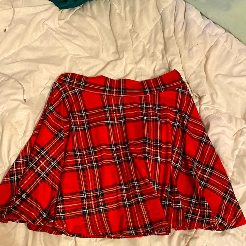 Red and black mini skirt, very soft fabric, medium